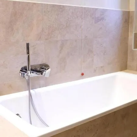Appartement 4bdr Cozy And Lovely In Good Location- If You Want To Book, Please Contact On Wh-ats-app - 0034-656-619-782 !!!! *