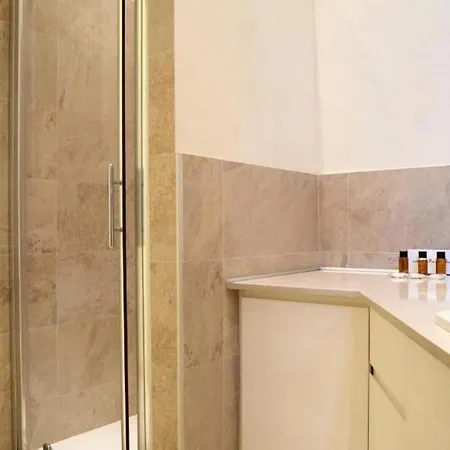 4bdr Cozy And Lovely In Good Location- If You Want To Book, Please Contact On Wh-ats-app - 0034-656-619-782 !!!! * Milan