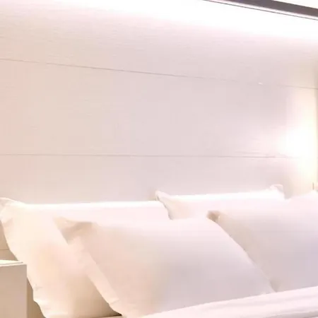 4bdr Cozy And Lovely In Good Location- If You Want To Book, Please Contact On Wh-ats-app - 0034-656-619-782 !!!! Appartement Milan