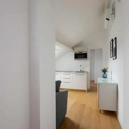 Via Crespi Attic - M1 Pasteur - 10min To Duomo Milaan
