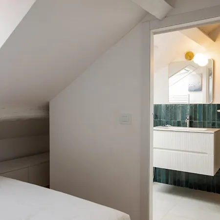 Via Crespi Attic - M1 Pasteur - 10min To Duomo Appartement Milaan