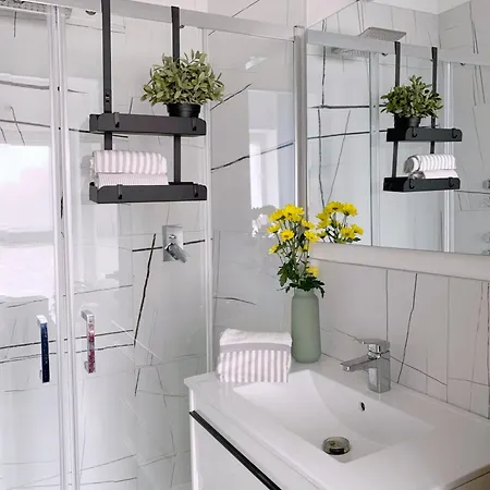 Cardano Blue - 5 Min Da Stazione *