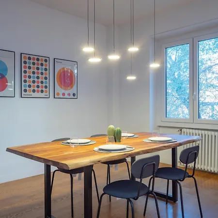 In Stile, Comodo Ed Elegante Appartement Milaan