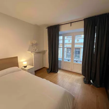 Spacious 2br 2ba Porta Venezia Walk To Fs