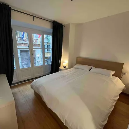 Spacious 2br 2ba Porta Venezia Walk To Fs *