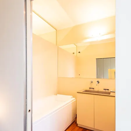 130 Sqm - Lima M1 - Elegant And Luxury Design Flat * Милан