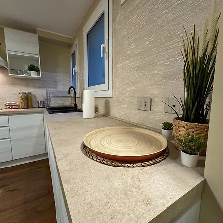 Dea Dreams - Lofty Marghera Holiday home *