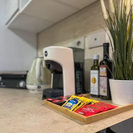 Dea Dreams - Lofty Marghera Holiday home *