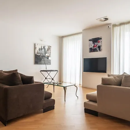 Ampio E Luminoso Trilocale In Zona Moscova Apartman Milánó