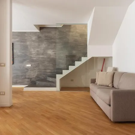 Ampio E Luminoso Trilocale In Zona Moscova Milán