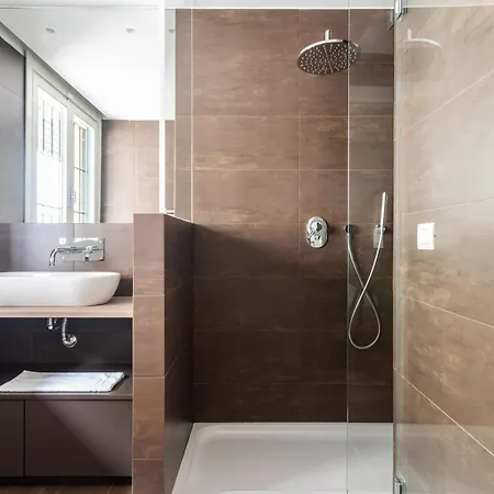 Ampio E Luminoso Trilocale In Zona Moscova