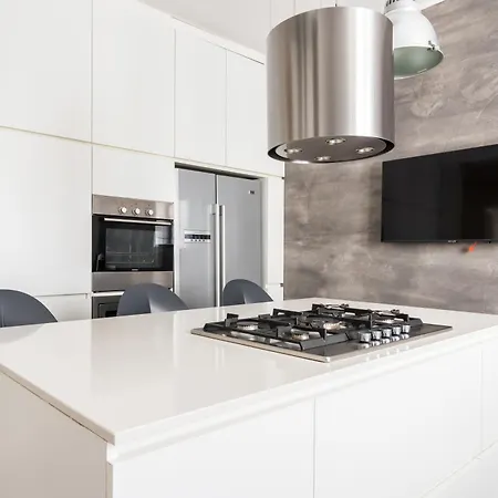 Apartman Ampio E Luminoso Trilocale In Zona Moscova