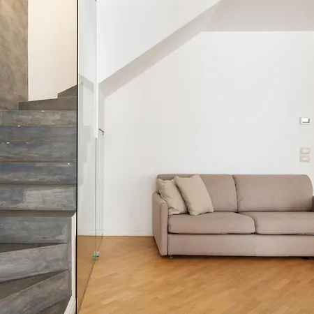 Ampio E Luminoso Trilocale In Zona Moscova Milán