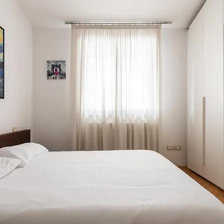 Ampio E Luminoso Trilocale In Zona Moscova Apartman *