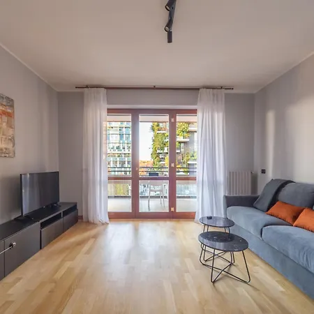 Modern Oasis Opposite Bosco Verticale דירה