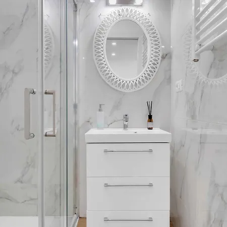 Marghera Metro Wifi & Shopping Milan