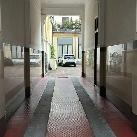 Magnifico D'epoca Ai Navigli Apartment