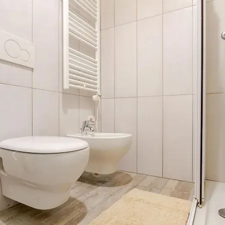 Elegance - - Via Spartaco Milano