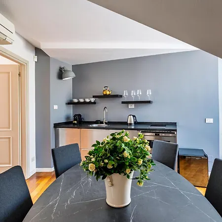 Elegant 2 Bedrooms Near Duomo *