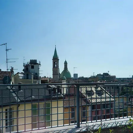 Elegant 2 Bedrooms Near Duomo Appartement Milaan