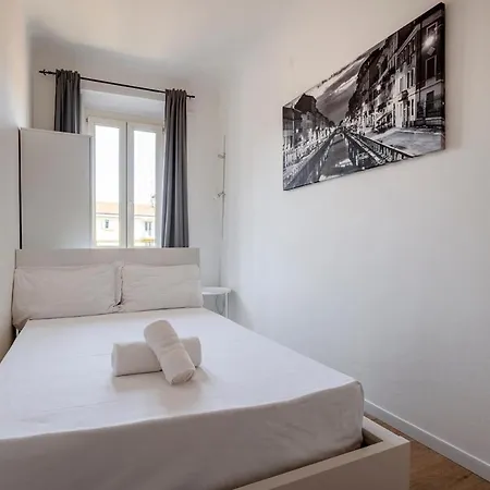 Exclusive 3 Bedrooms In Brera Apartment *