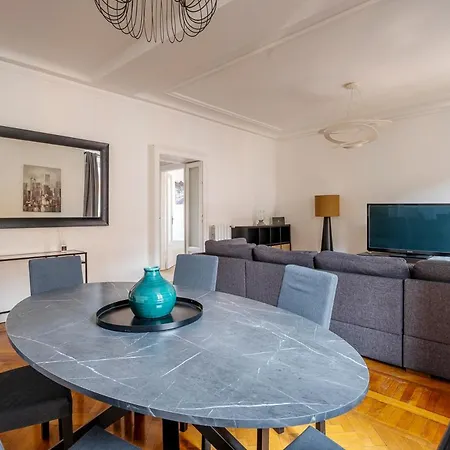 Exclusive 3 Bedrooms In Brera * Milánó