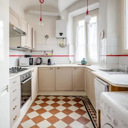 Exclusive 3 Bedrooms In Brera Apartment *