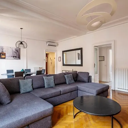 Exclusive 3 Bedrooms In Brera Apartment Milan