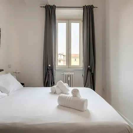 Exclusive 3 Bedrooms In Brera Apartment *
