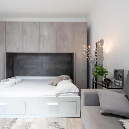 Apartment 12 Centro Parking Free Mailand