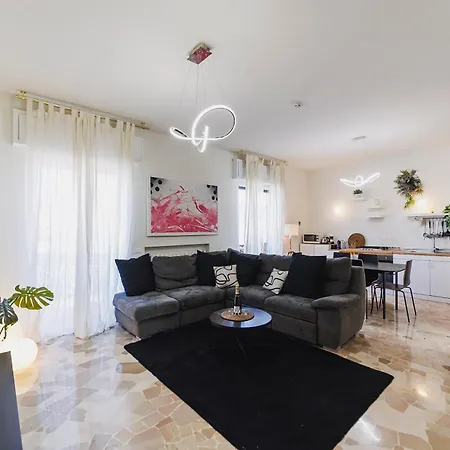Apartment Luminoso In Porta Venezia Milan