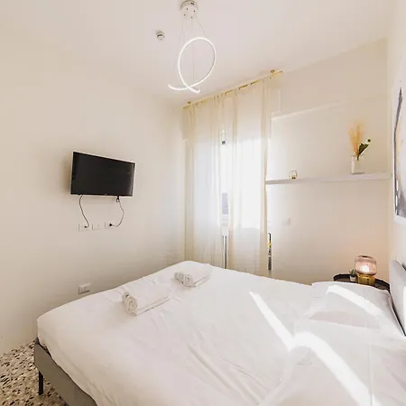 Luminoso In Porta Venezia Apartment *