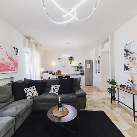 Apartment Luminoso In Porta Venezia Milan