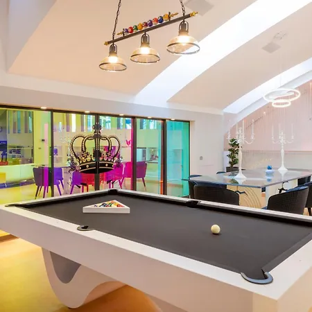 Piscina Interna Privata E A *