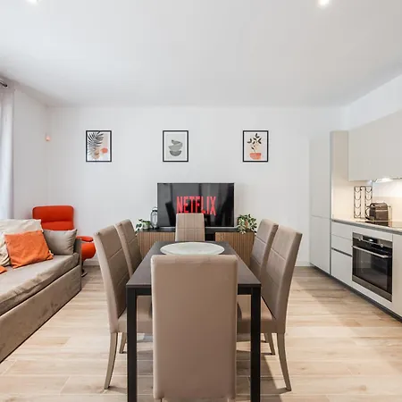 Moderno Con Terrazza & Palestra Apartment