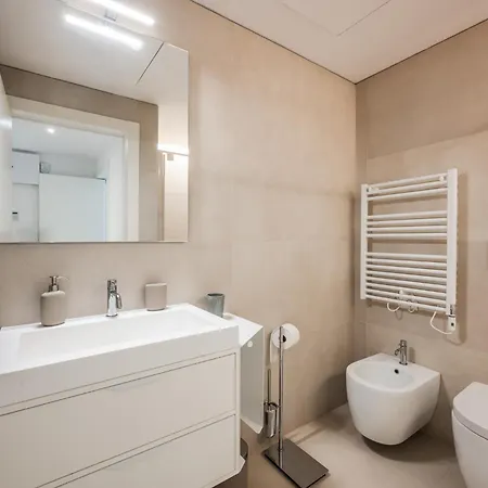 Appartamento Moderno Con Terrazza & Palestra Milano