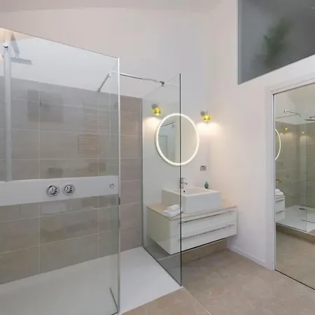 Piscina Interna Privata E A * Milan