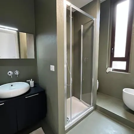 2 Bedrooms 2 Bathrooms And Ideal Subway Connection * Милан