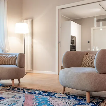 شقة Luxurious & Spacious Flats In Duomo *