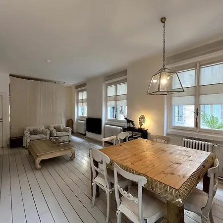 Stylish Courtyard Loft Citylife Casa vacanze