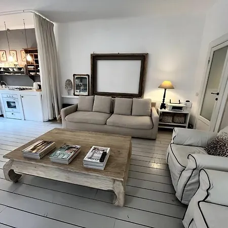 Casa vacanze Stylish Courtyard Loft Citylife *