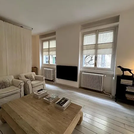 Stylish Courtyard Loft Citylife Casa vacanze