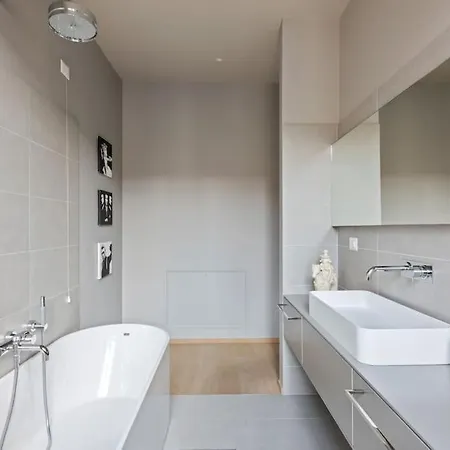 Easylife - Stylish Design In Fashion District *