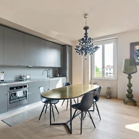 Easylife - Stylish Design In Fashion District Apartment