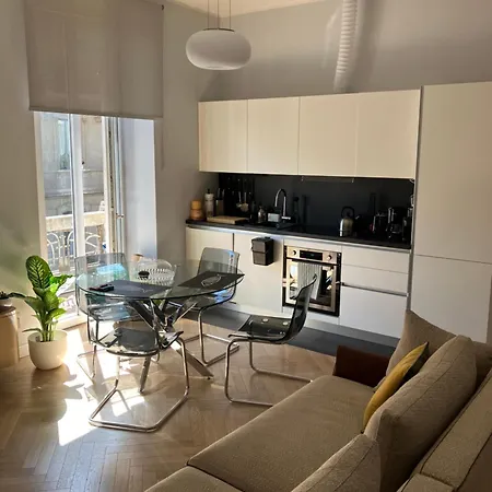 A Due Passi Da Stazione Apartment *