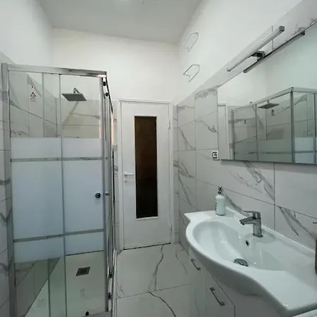 Spacious And Bright Close To Fiera And San Siro *