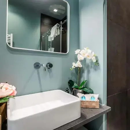 A Few Steps From The Duomo I Design I Free Wifi * 밀라노