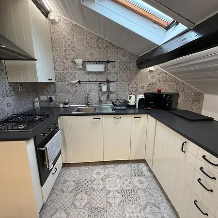 Sunny 2br Penthouse Near Дом отдыха