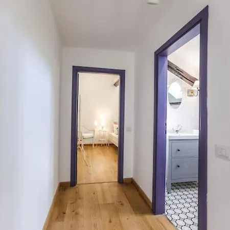 Sunny 2br Penthouse Near * Милан