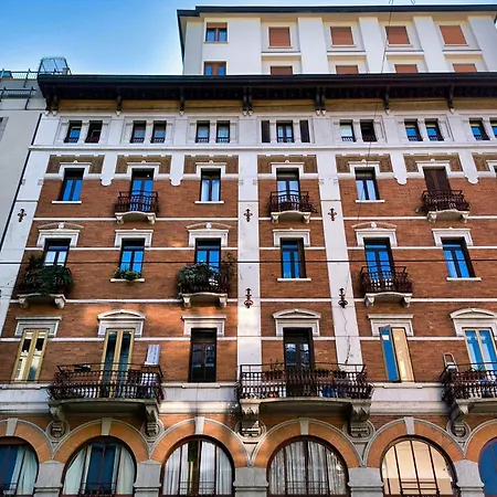 Apartment View, Elegant In Milan's Rooftops *